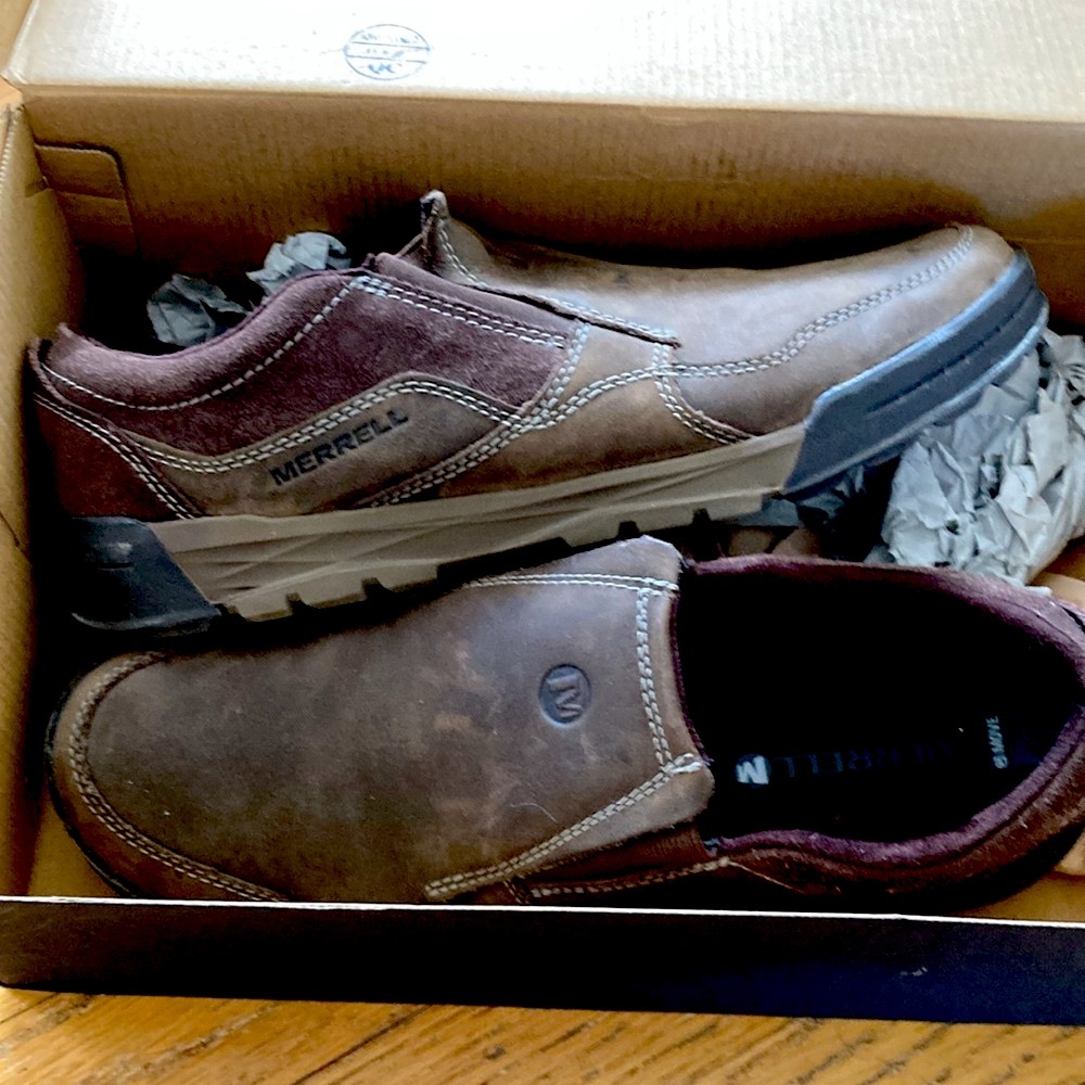 NWOT Merrell Men’s shoe. Brand new. Size doesn’t fit - Picture 2 of 6